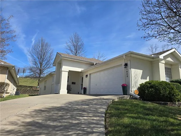 7833 N Cherry St, Gladstone, MO 64118