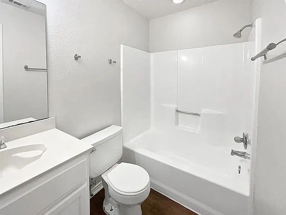 2nd image of 1206 Hidden Creek Dr