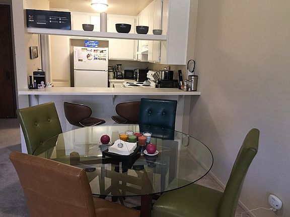 4th image of 2140 Santa Cruz Ave APT C205