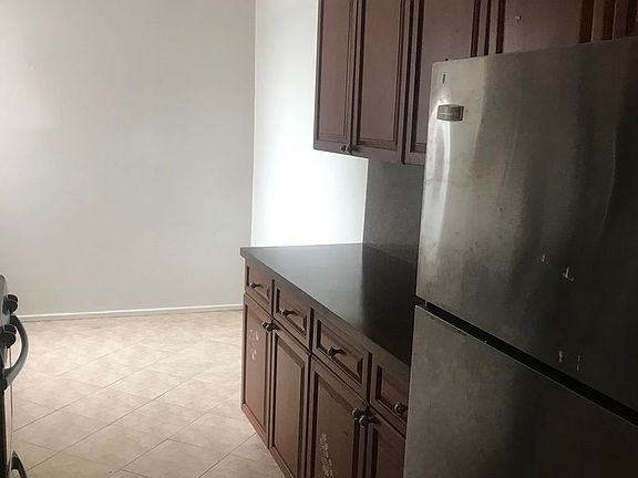 3rd image of 6393 Woodhaven Blvd