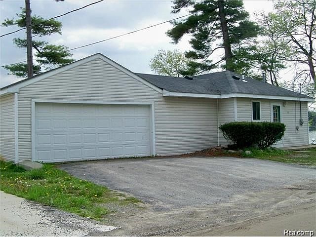 1st image of 878 N Long Lake Blvd