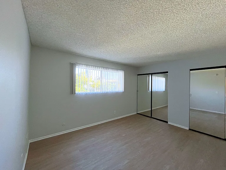 245 South Serrano Ave — Photo 82