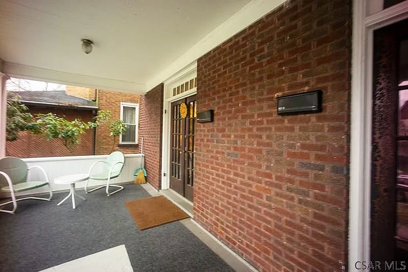 1 bed, 1.0 bath, 1045 sqft, $1,395 — Photo 2