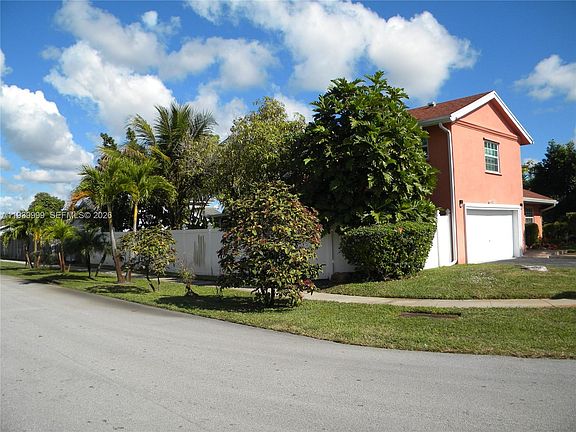 5th image of 7527 SW 7th Ct