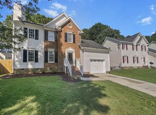 805 Penncross Dr, Raleigh, NC 27610