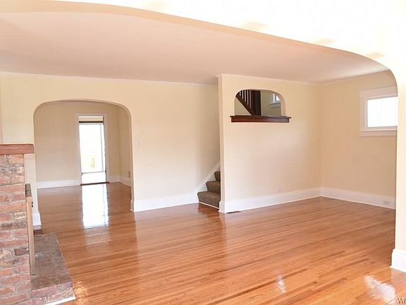 3rd image of 133 W Hazeltine Ave