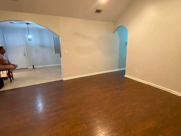 921 Wrenwood Ln — Photo 8