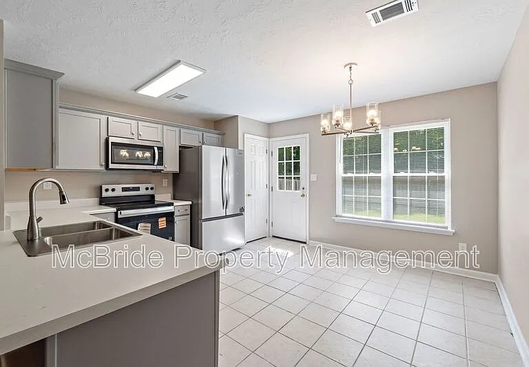 2908 Carey Ct — Photo 5
