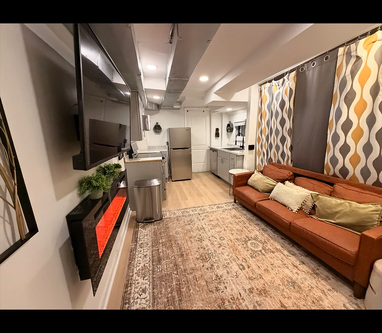 Private 1-Bedroom Basement Apartment with Parking & Utilities Included — Photo 2