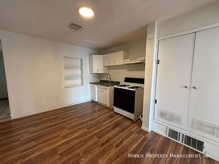 1526 E Yandell Dr #1 — Photo 9