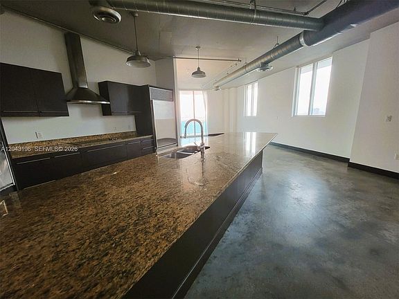 4th image of 700 NE 25th St APT 1004