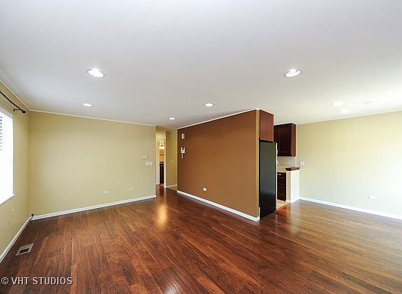 2nd image of 438 N Cambridge Dr #438