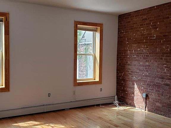 5th image of 2578 Bedford Ave #1
