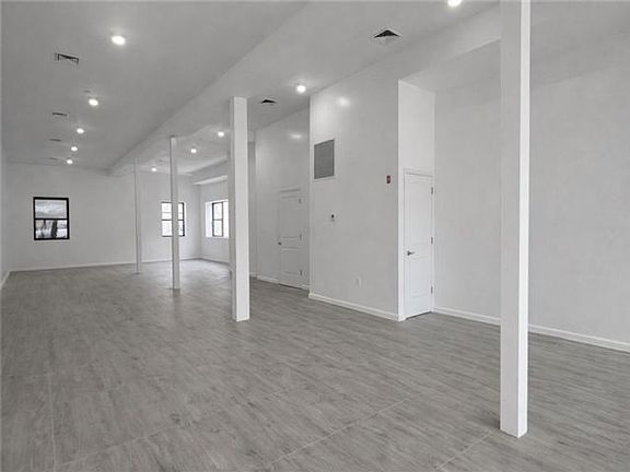 4th image of 179 McClean Ave #1