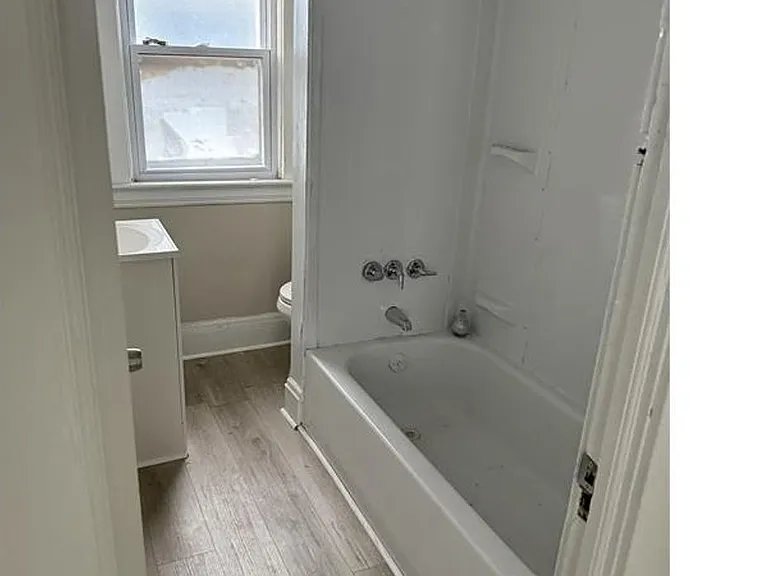 11903 Fairport Ave — Photo 19