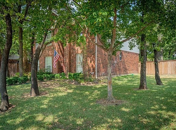 2nd image of 1402 Briar Meadow Dr
