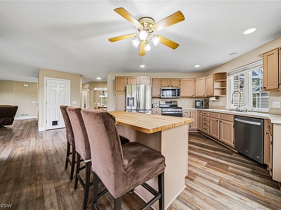3rd image of 14751 Aspen Hills Ln