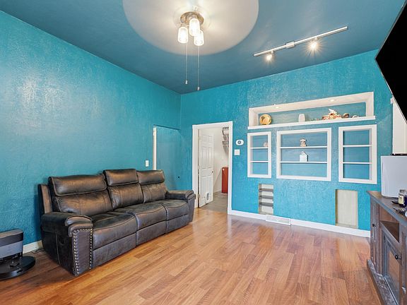 3rd image of 404 Bleeker St