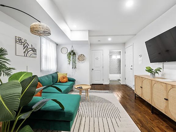 5th image of 131 Bristol St #2