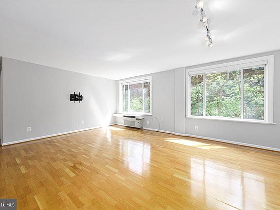 5th image of 1730 Arlington Blvd APT 306