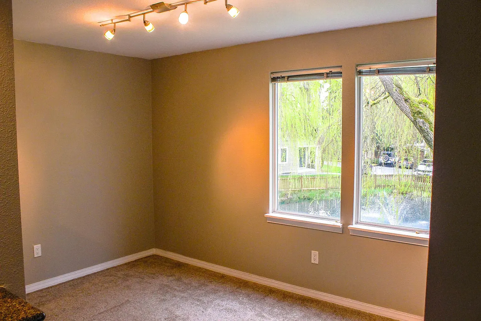 2 bed, 860 sqft, $1,900 — Photo 4