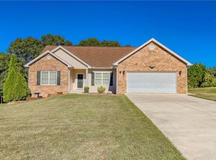 318 Ravens View Dr, Seneca, SC 29678