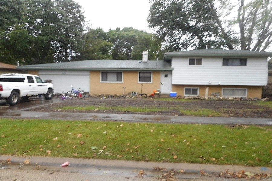 2nd image of 609 Lisa Rd