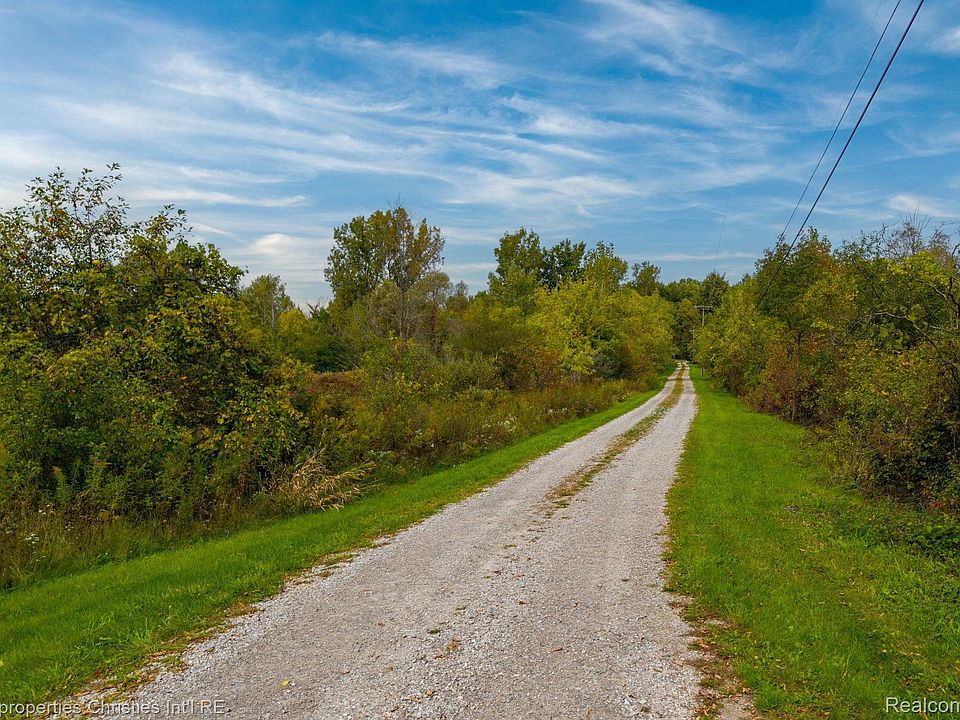 1st image of 7 Mile Rd