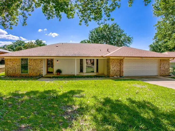 827 Yellowstone Dr, Grapevine, TX 76051