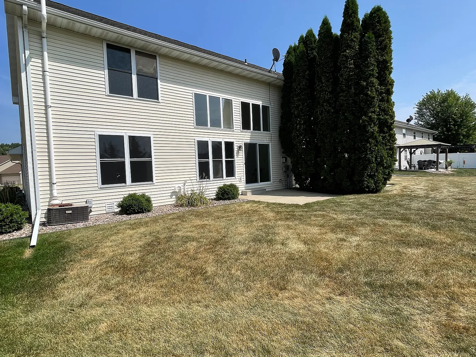 4 bed, 2064 sqft, $2,700 — Photo 3