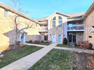 435 W Aspen Dr UNIT 17, Oak Creek, WI 53154