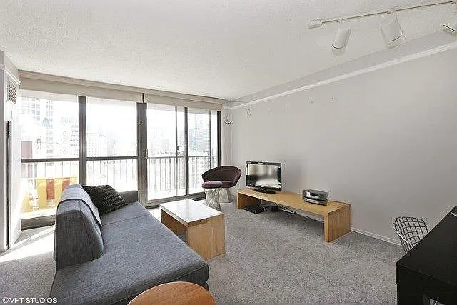 living room - 10 E Ontario St #1712
