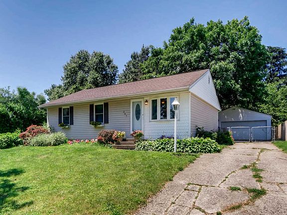 3rd image of 387 Westport Dr
