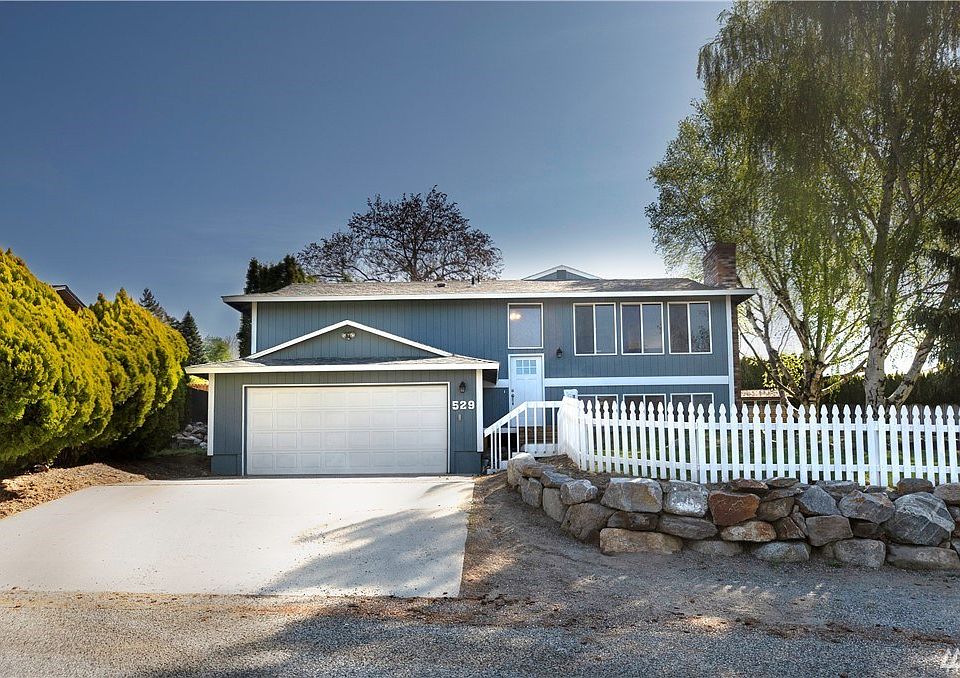 1st image of 529 Lacey Pl NE
