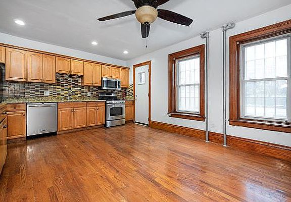 3rd image of 773 Dawson St #G