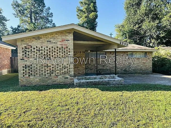 2233 Theda Ave