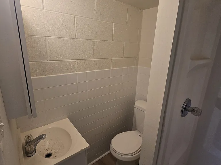 3200 West 9th Street - C — Photo 7