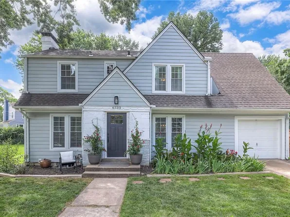 6733 Rockhill Rd, Kansas City, MO 64131