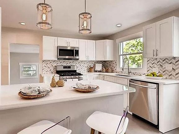 Freshly remodeled kitchen. Bright!