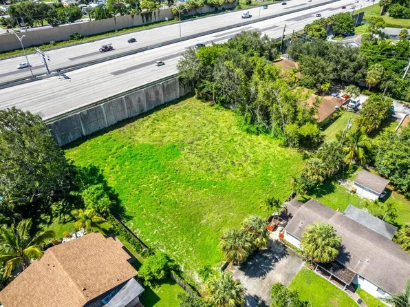 000 Roan Lane Lane N, West Palm Beach, FL 33403