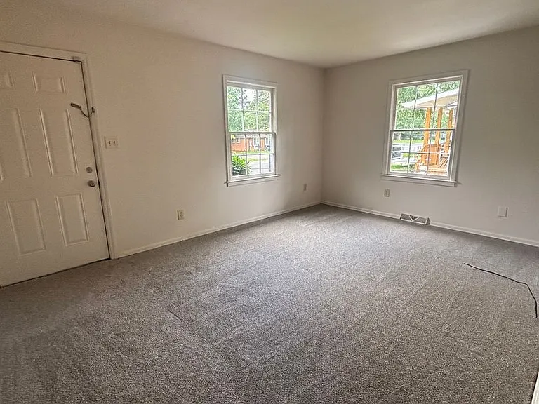 614 Kentbrook Dr — Photo 3