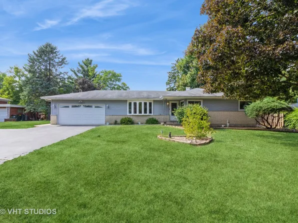 4N236 Locust Ave, West Chicago, IL 60185