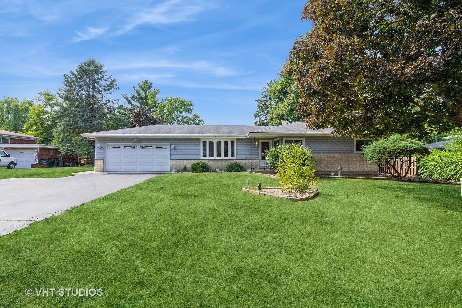 4N236 Locust Ave photo 1