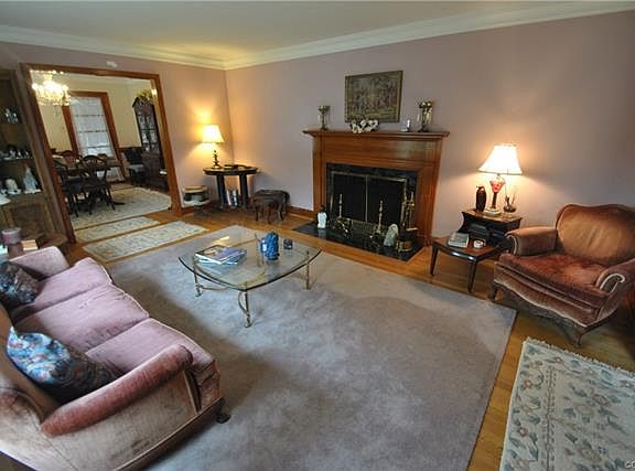5th image of 1110 E Durwood Cres