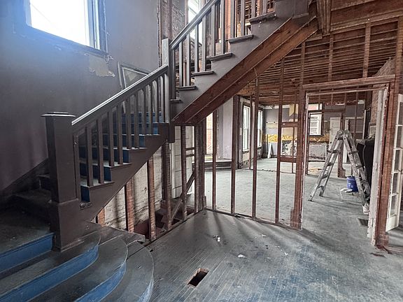 3rd image of 215 W 2nd St