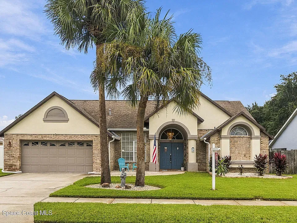 922 Pelican Ln