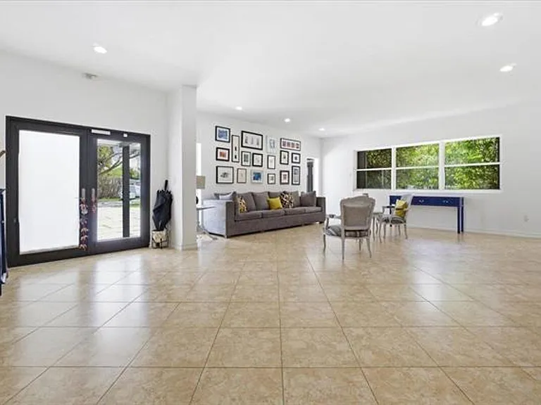 20100 NE 20th Ct — Photo 10