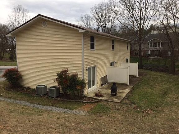 3rd image of 110 Dove Ln APT 1