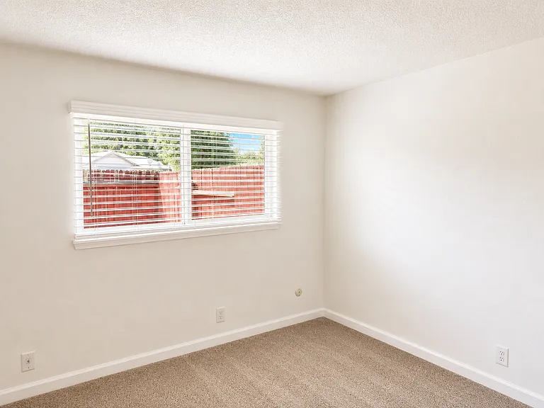 5926 Hilltop Dr — Photo 5