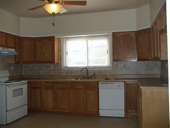 3rd image of 207 S 3rd St